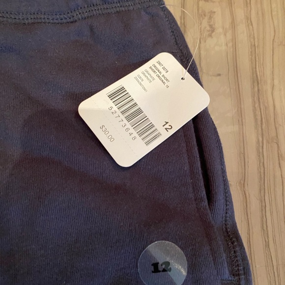ROOTS Boys size 12 navy sweat shorts size 12 BNWT - Picture 3 of 3